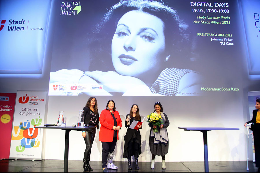 Verleihung des Hedy Lamarr Preis 2021 durch VBgmIn Kathrin Gaal, StRIn Ulli Sima und StRIn Veronica Kaup-Hasler an Johanna Pirker