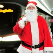 Weihnachtsmann in U-Bahn