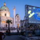 Karlskirche, daneben Schild Space in the City